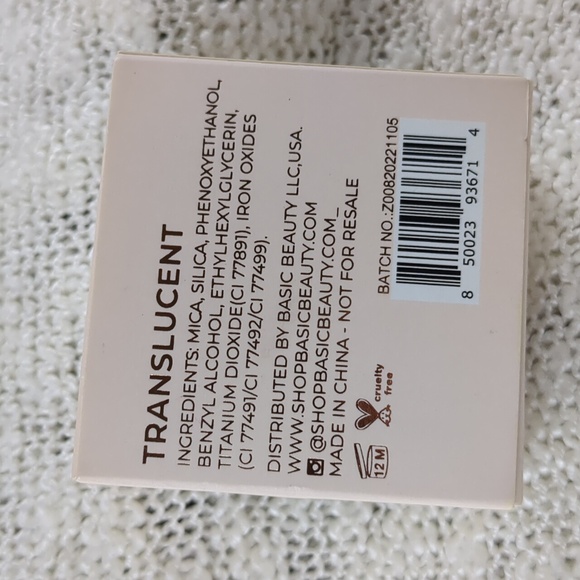 Basic Beauty Setting Powder in Translucent - Picture 9 of 10